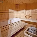 Gran Jacuzzi & Sauna Bed & Breakfast 3*